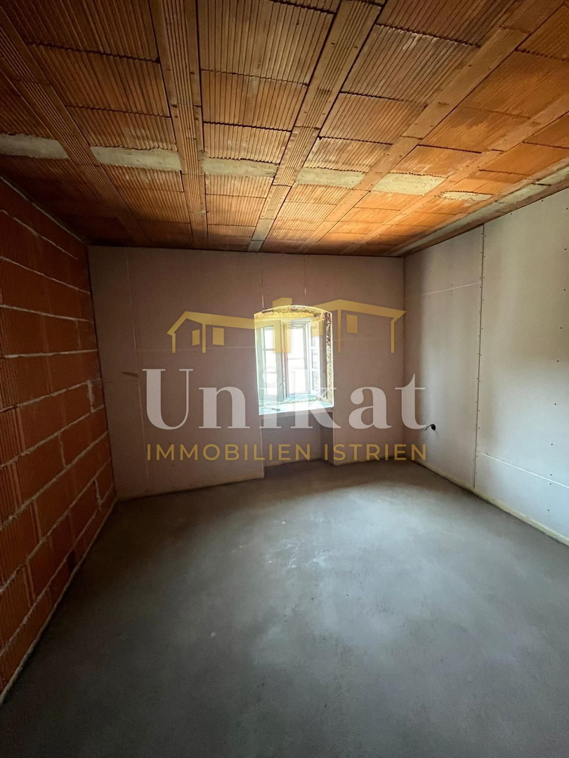 Kamena hiša blizu Višnjana za dokončanje